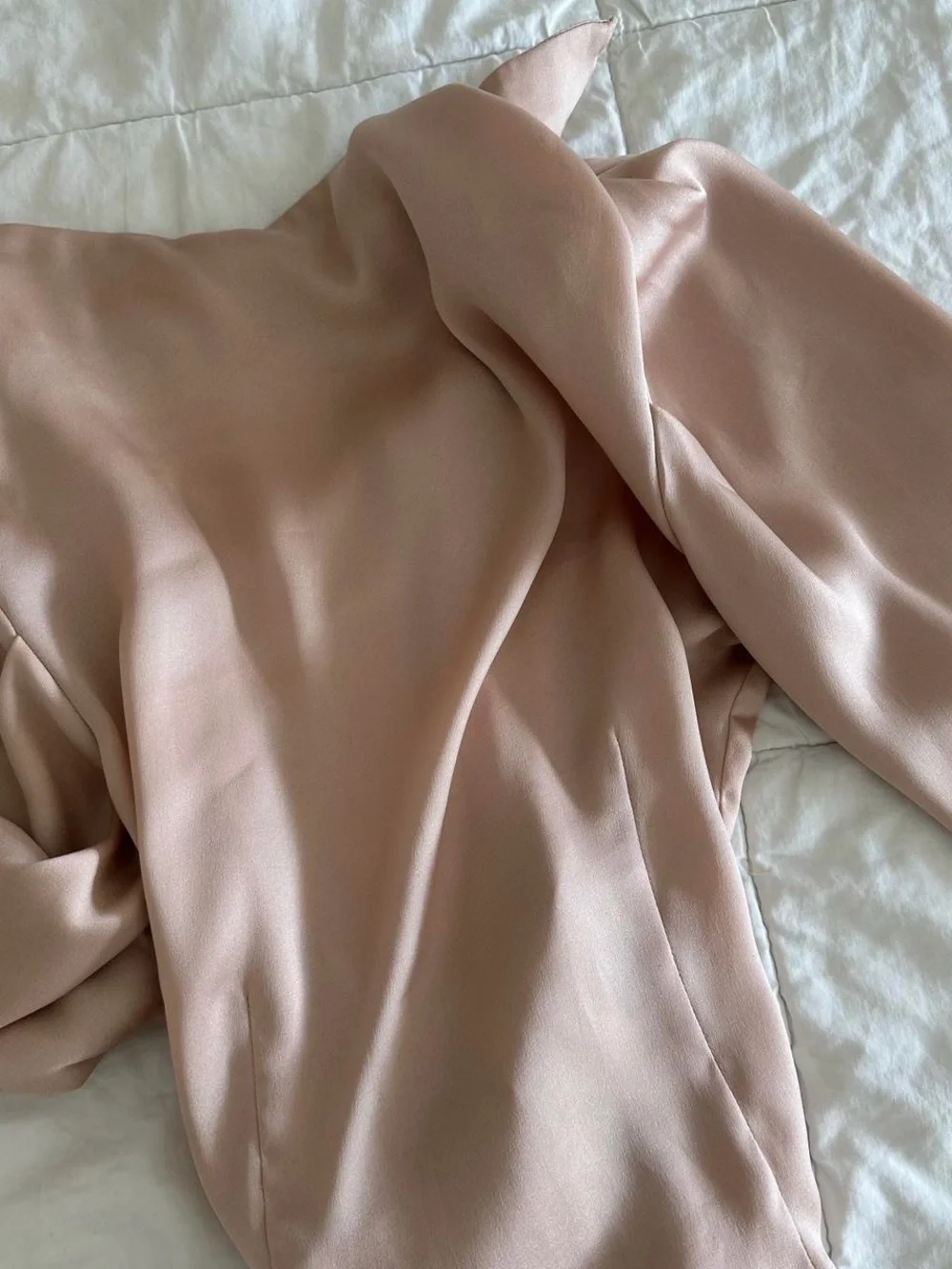 ASTR the Label Puff-Sleeve Satin Top in Blush Pink